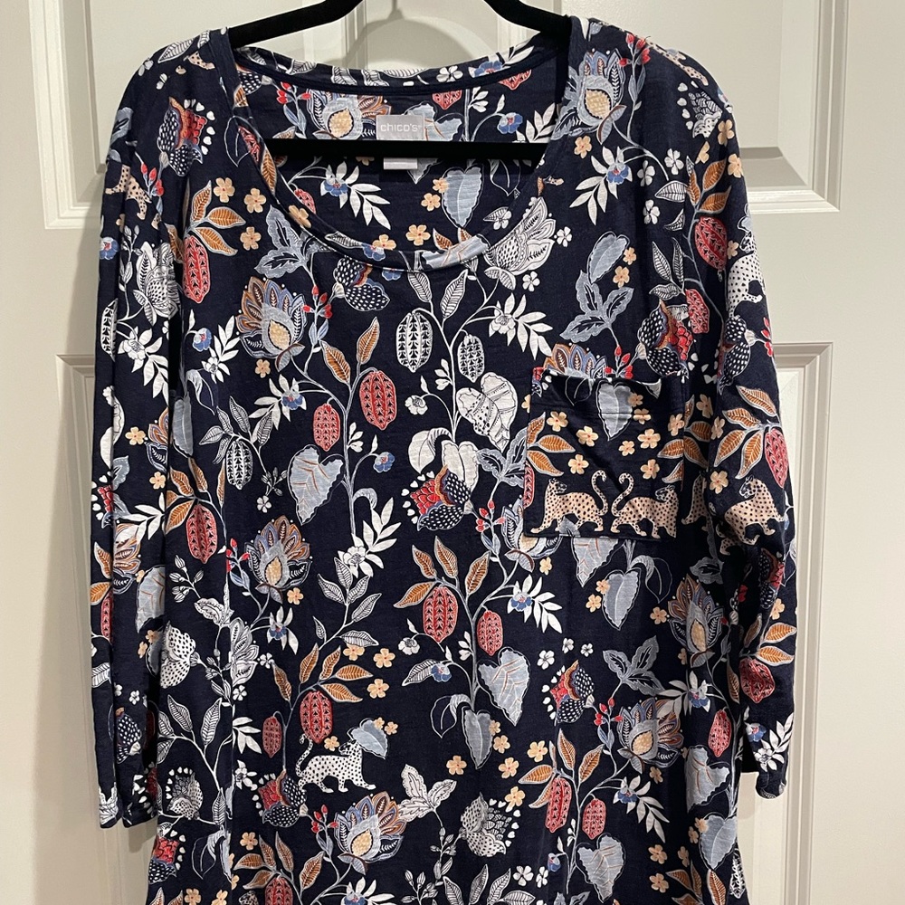 Chico’s Cheetah Floral Cotton-Blend Slub Pocket Tee, Size 4(XXL) Navy Multi